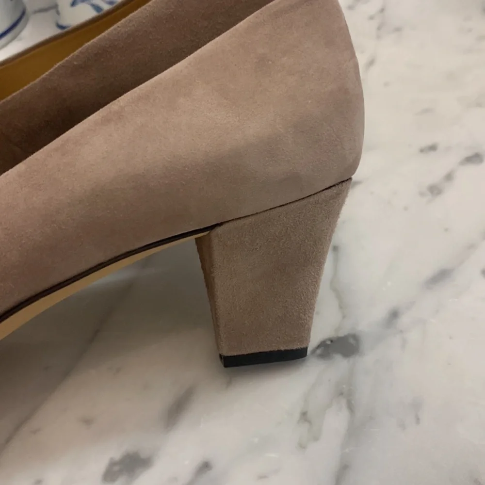 Trotters suede EUC nude tan Penelope 9.5 M power pump all day comfort